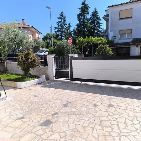 Comfortable With Pool Apartment