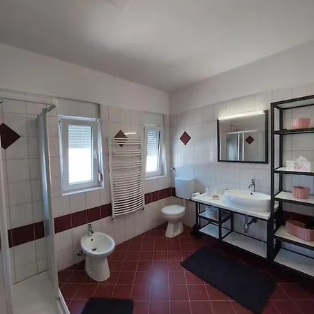 Comfortable With Pool Apartment Pula