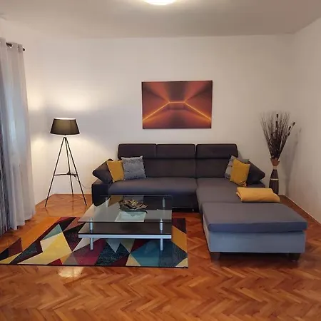 Comfortable With Pool Apartment *