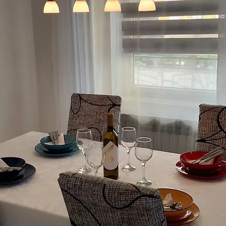 Comfortable With Pool Apartment Pula