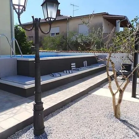 Comfortable With Pool Pula