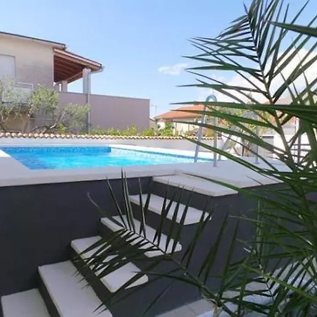 Apartment Comfortable With Pool