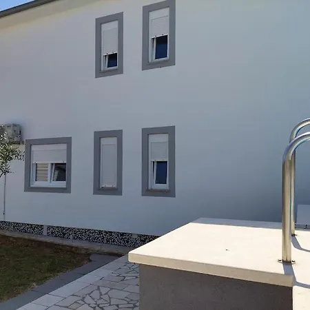 Comfortable With Pool Apartment *